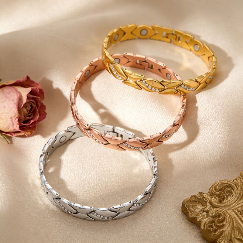 🌿 Lehtimäinen eleganssi – kimalteleva zirkoni, joka kiinnittää kaikkien huomion! ✨